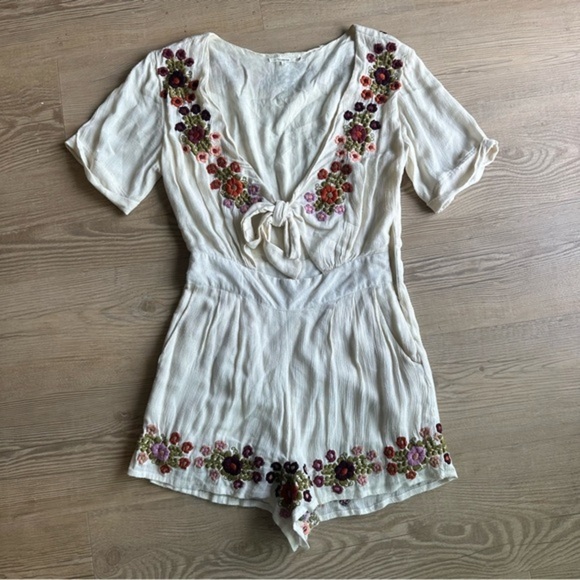 Tularosa Rowley Cut Out Romper size small flower embroidered romper - Picture 4 of 7